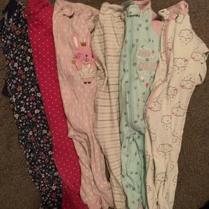 Bundle of 6 girls footed pajamas 6-9m - used